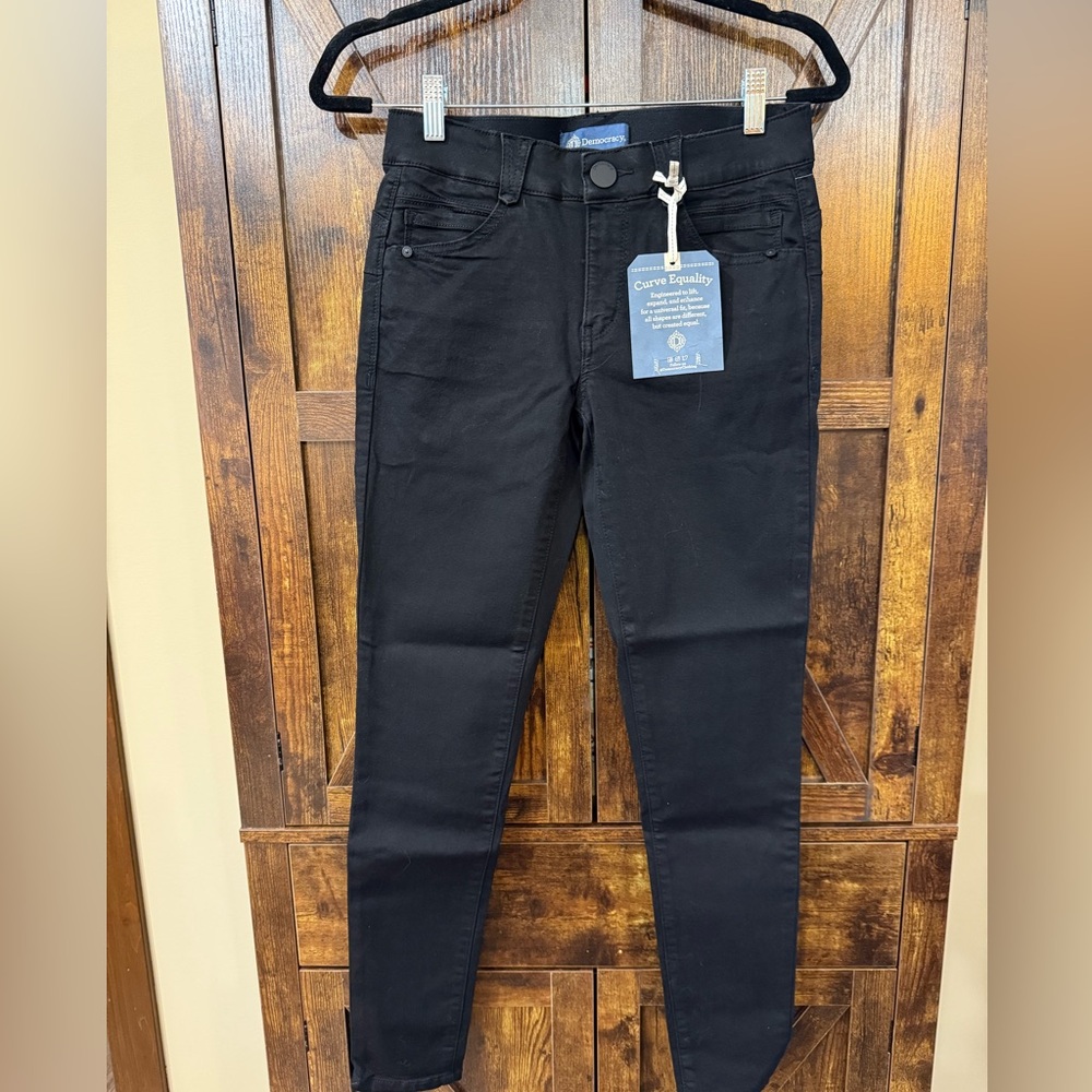 Democracy absolution Jean size 4